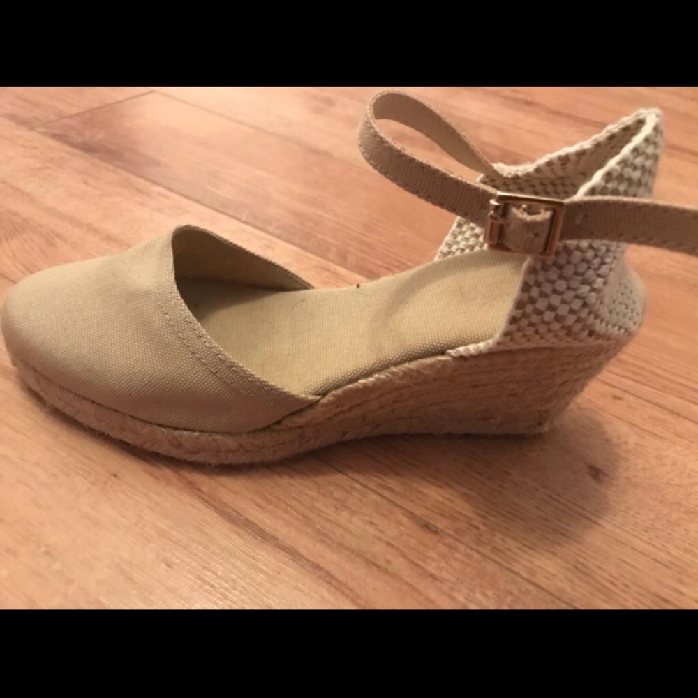 Beige platform héros